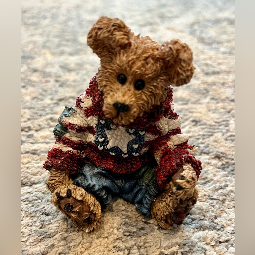 Boyds Bears and Friends Bearstone Collection Eddie…Proud To Be A Bearmerican